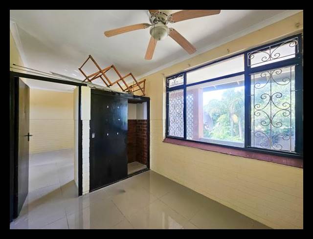 1 bed property to rent in ILLOVO BEACH